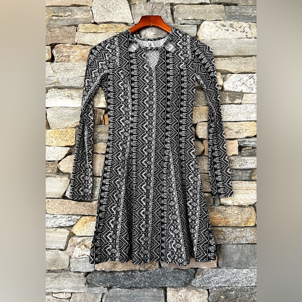 Juniors Mudd long sleeve dress with keyhole neckline size XS